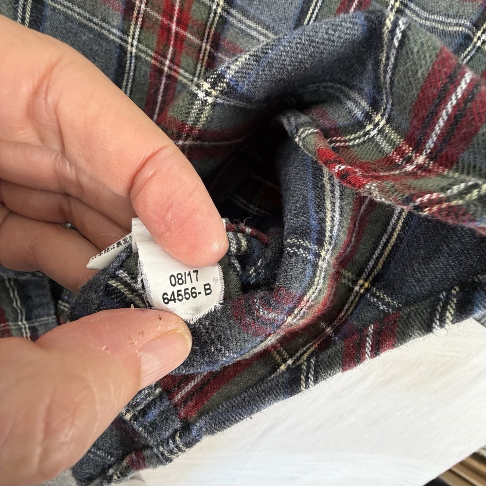 LL Bean Traditional Fit Flannel Men's Shirt Sz Large Gray Red Plaid L  #228061 - Picture 7 of 7